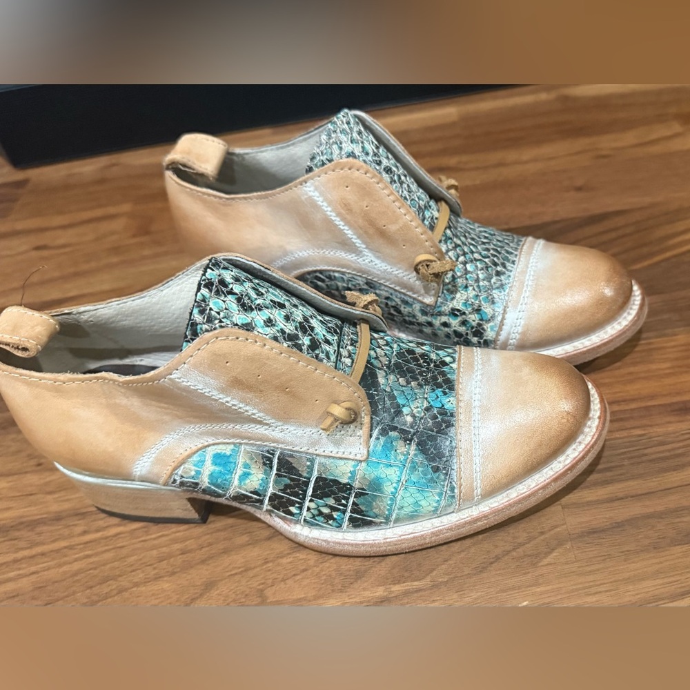 FREEBIRD Mable Oxford in multi turquoise. - Picture 3 of 7